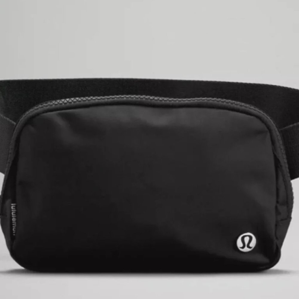 Lululemon Everywhere Belt Bag Black
